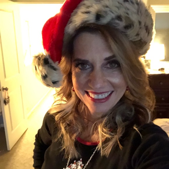 Meet your Posher, Janet - Picture 2 of 3